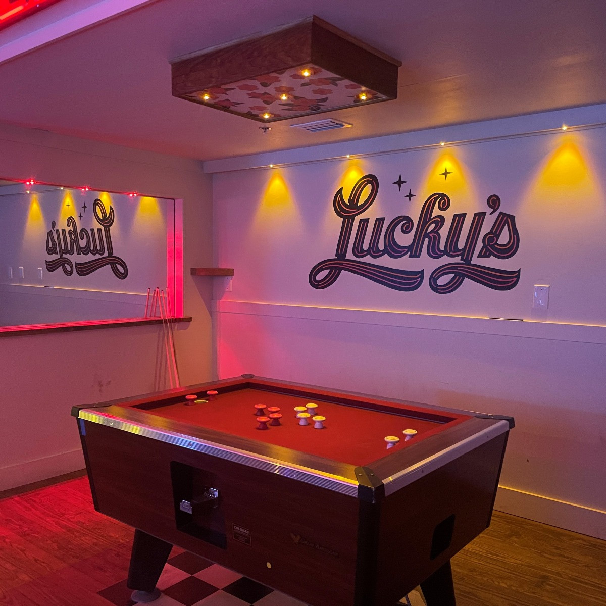 Lucky's Bar