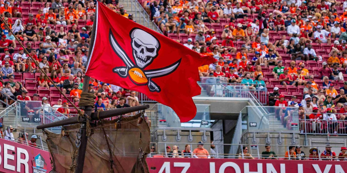 Fan deck and pirate ship experience