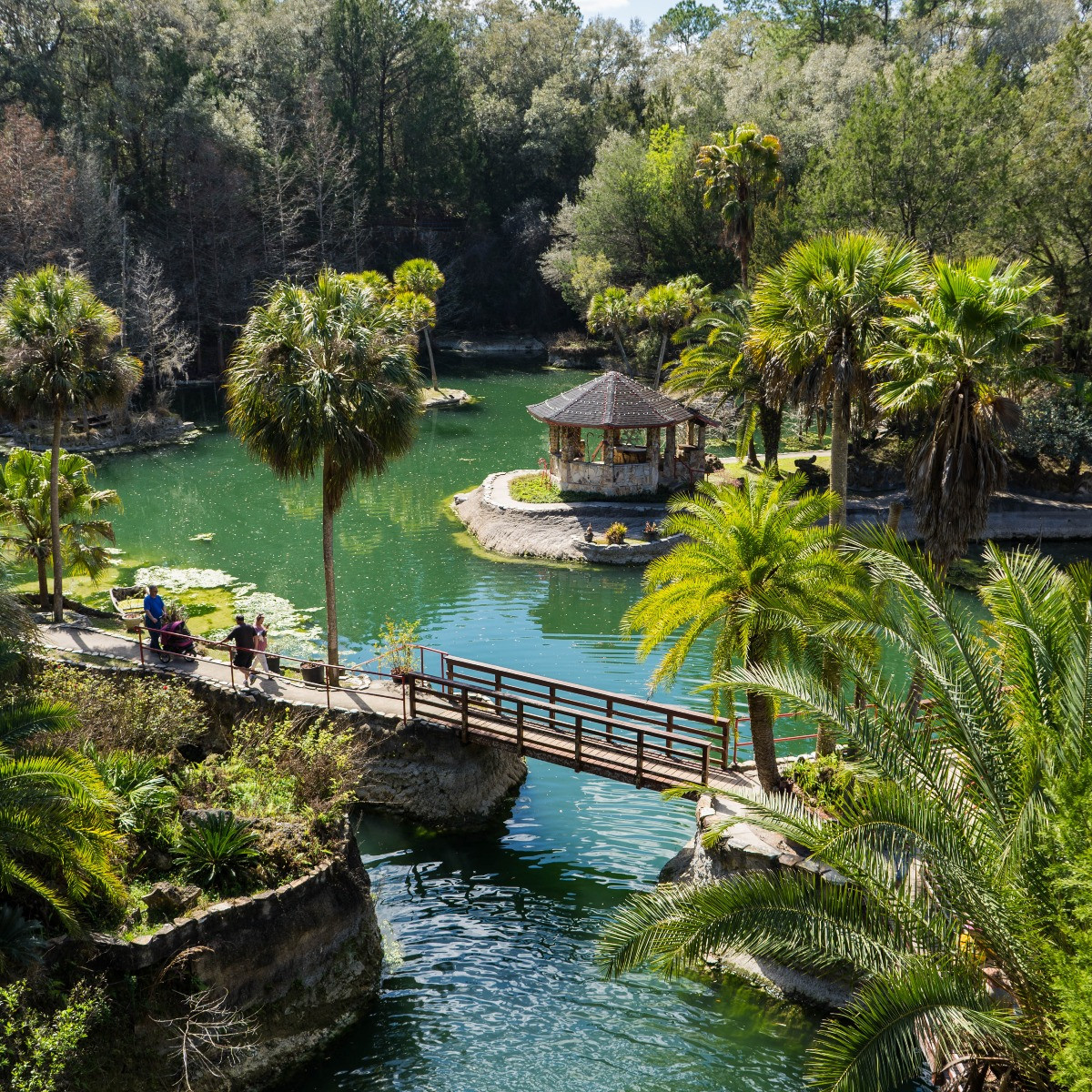 Cedar Lakes Woods and Gardens
