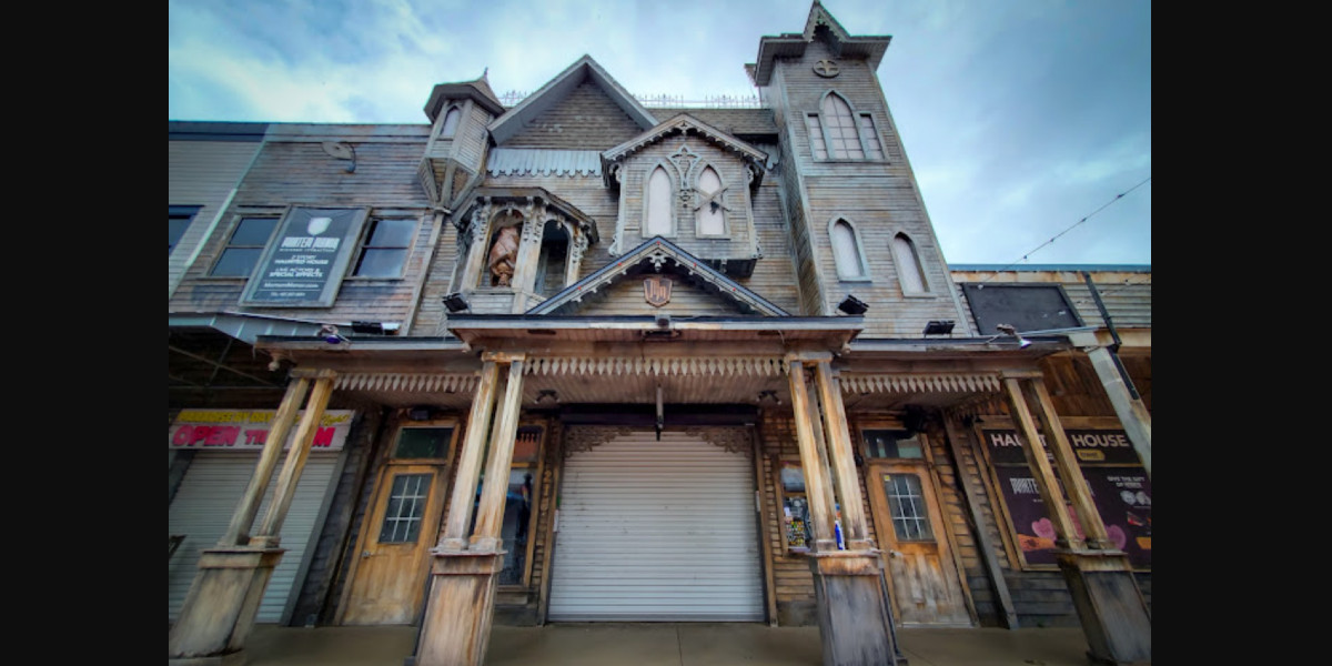 Get spooked on a ghost tour