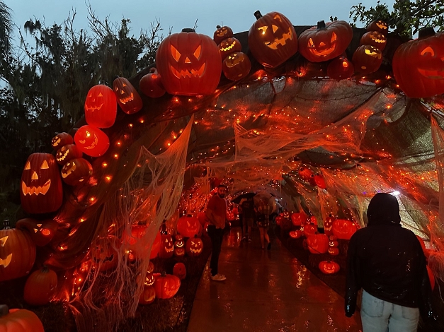 Jacksonville Halloween Bar Crawl 2026 at Refinery JAX Beach, Jacksonville Beach – Halloween Bar Crawl Tickets