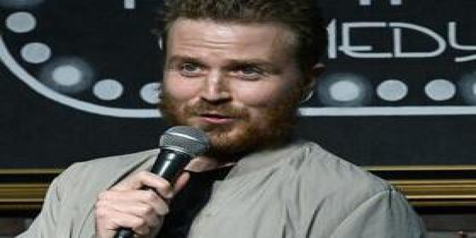 Gareth Reynolds with Roar Comedy