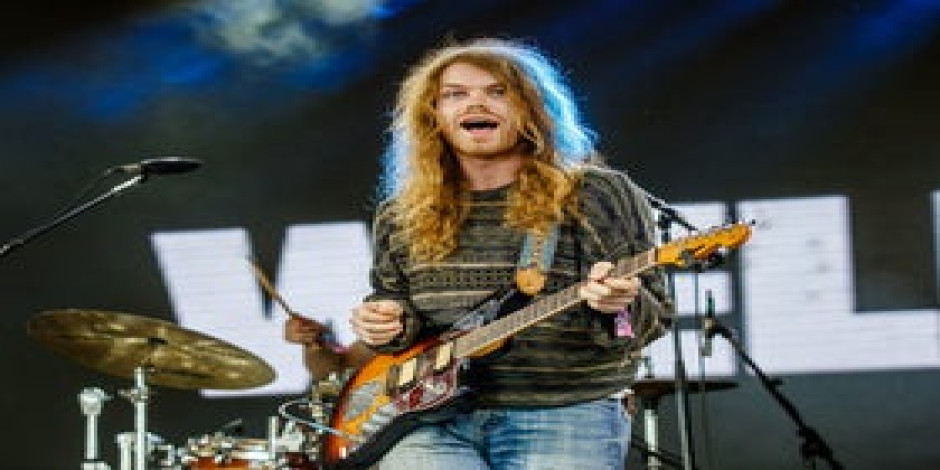 Jesse Welles with Steph Strings