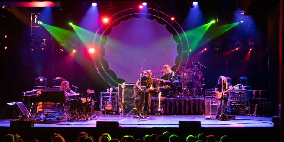 The Machine performs Pink Floyd