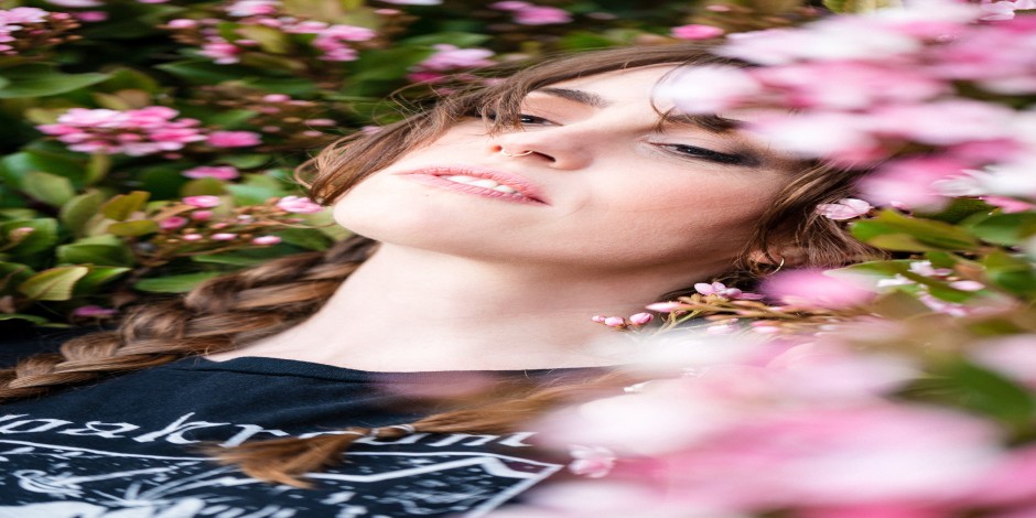 Emma Ruth Rundle (21 and Over)