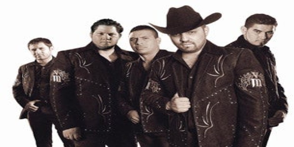 Voz De Mando w/ Banda Carnaval