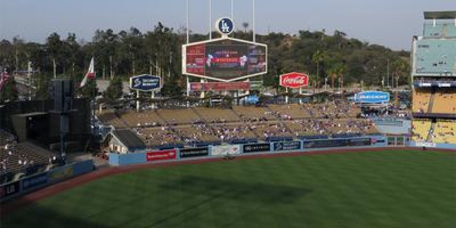 Los Angeles Dodgers vs. Milwaukee Brewers - UNIQLO Field at Dodger Stadium